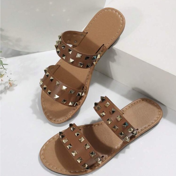 Women's Fashionable Rivet Studded Strappy Flat Sandals - Picture 4 of 4